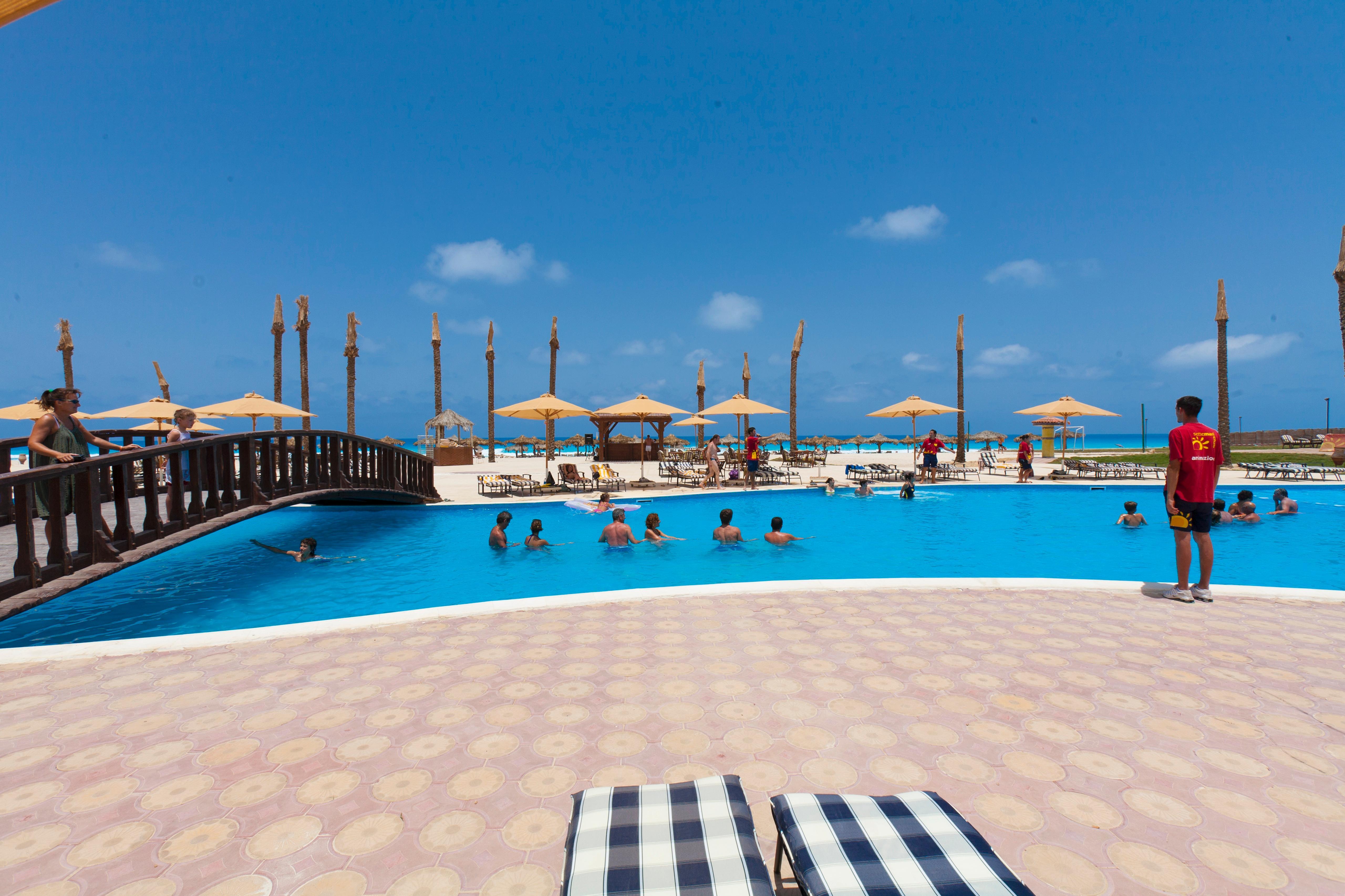 ボルグ エル アラブ ビーチ ホテル ボルグ・エル・アラブ エクステリア 写真 The swimming pool at the resort