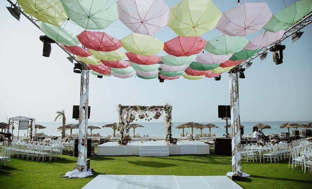 ボルグ エル アラブ ビーチ ホテル ボルグ・エル・アラブ エクステリア 写真 A canopy of umbrellas