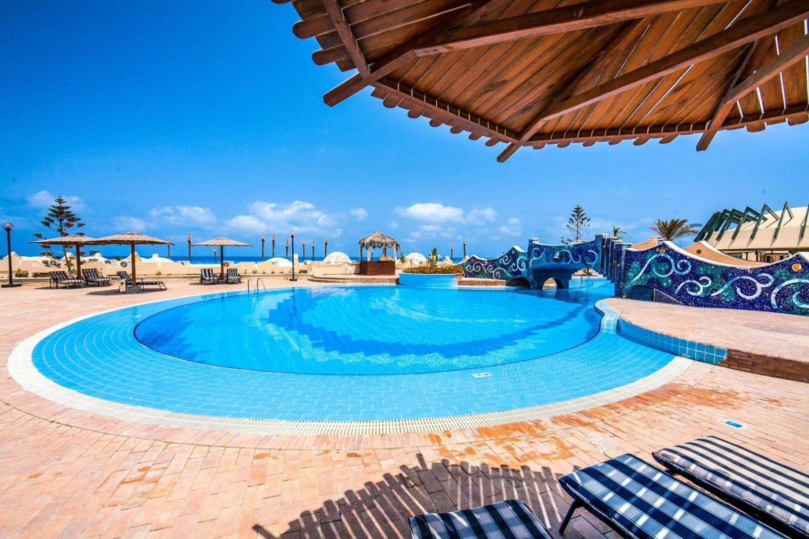 ボルグ エル アラブ ビーチ ホテル ボルグ・エル・アラブ エクステリア 写真 The swimming pool at the hotel