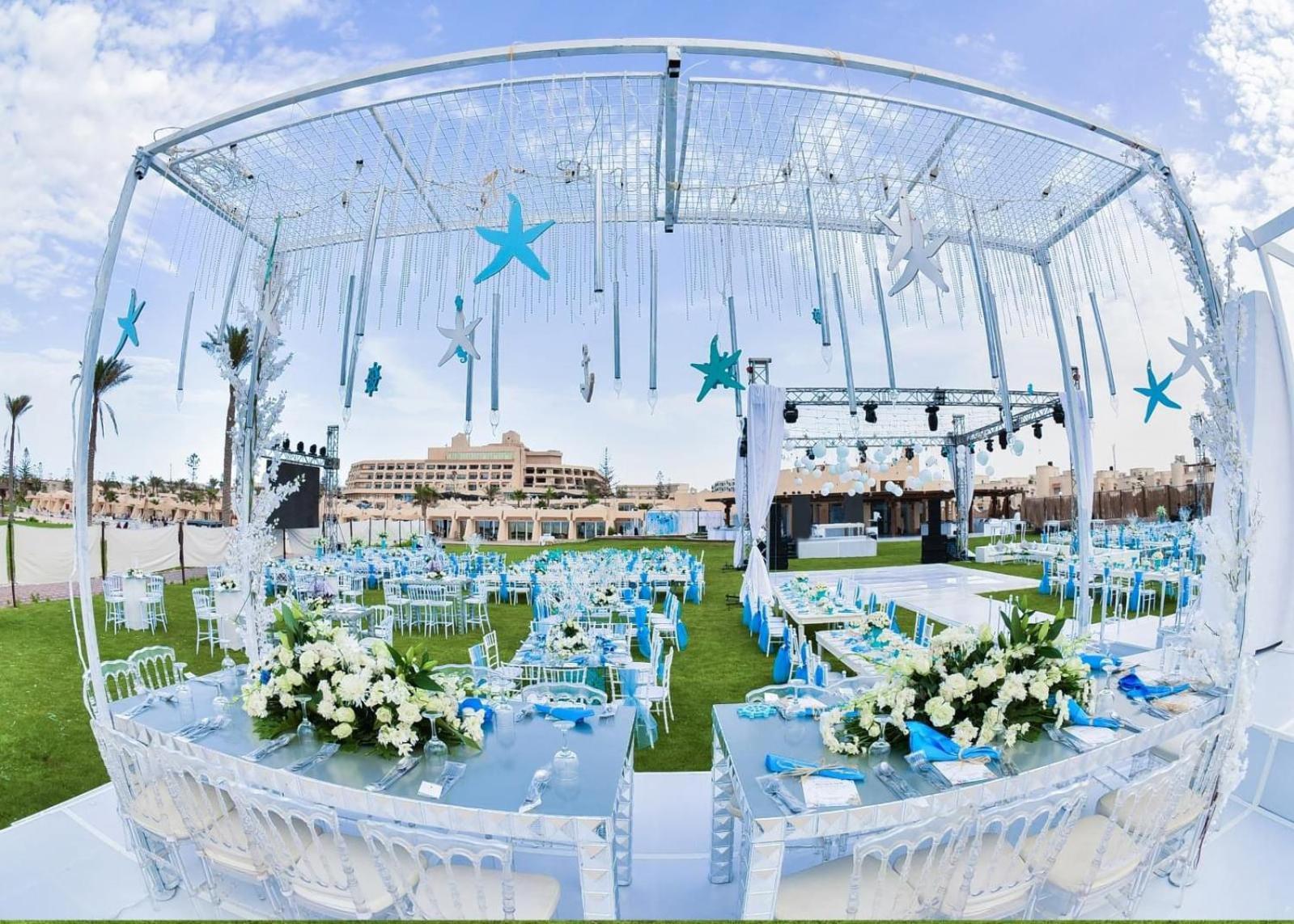 ボルグ エル アラブ ビーチ ホテル ボルグ・エル・アラブ エクステリア 写真 The lawn at the Jumeirah Beach Hotel