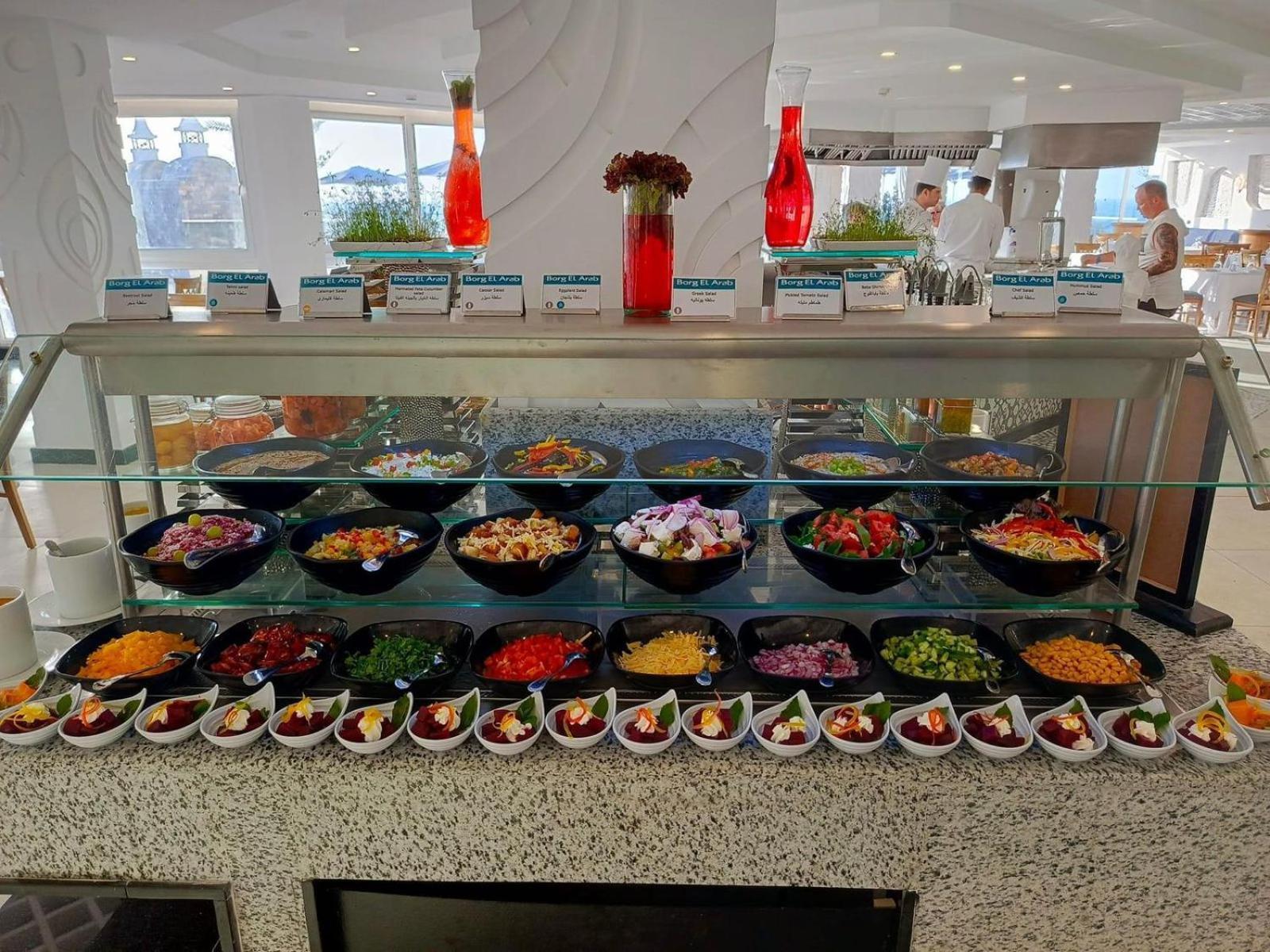 ボルグ エル アラブ ビーチ ホテル ボルグ・エル・アラブ エクステリア 写真 A salad bar
