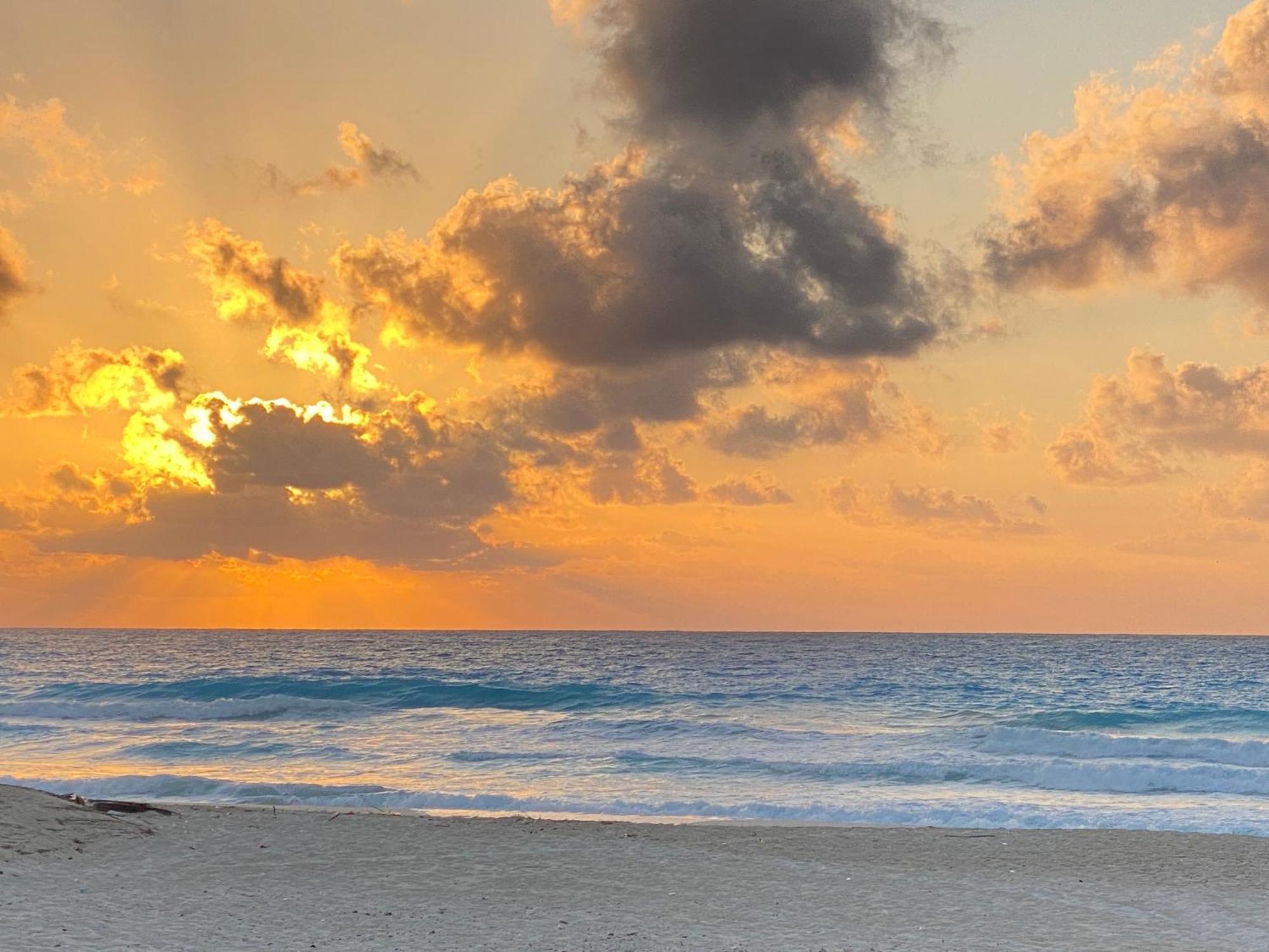 ボルグ エル アラブ ビーチ ホテル ボルグ・エル・アラブ エクステリア 写真 Sunset at the beach